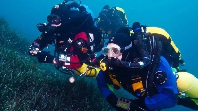Expand your recreational rebreather diving ... become a PADI Advanced Rebreather Diver