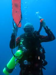 Sharpen your dive skills, step up to the challenge ... become a PADI Self-Reliant Diver