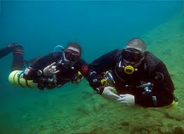 Take the load off ... become a PADI Sidemount Diver