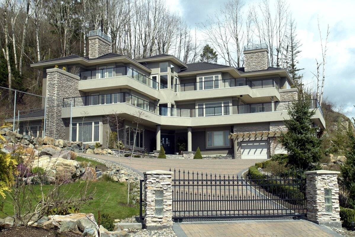 Inkster deck railing glass