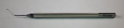 Nagahara Phaco Chopper for use in the LEFT hand, Flat Interior Cutting Edge, Angled 10mm from bend to tip, Round Knurled Handle, 114mm Overall Length, Stainless Steel
