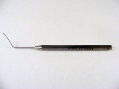 Barraquer iris spatula, 3 1/2", 0.5 x 15mm angled, gently curved blade with blunt tip, hexagonal handle