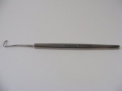 Green strabismus hook, 5 1/8", flat 7mm wide hook end, flat handle