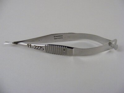 Vannas capsulotomy scissors, 3 3/8", straight 6mm blades with sharp, pointed tips, flat serrated handle e3386