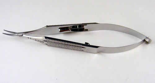 Castro Needle Holder Delicate, Curved, w/lock, flat handle Jaw 9.0mm OL 126mm(5")