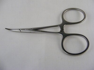 Hartmann mosquito forceps, 3 3/4", curved 20mm serrated jaws