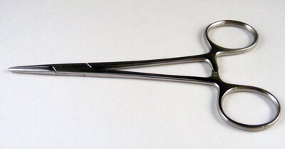 Halstead hemostat forceps, 5", straight serrated jaws