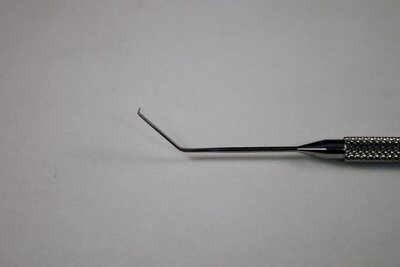 Melles DSAEK PLK Scraper Style 2 (Endothelial Stripper), 90 Degree Angled Tip, Angled 45 Degree 11mm from bend to tip, Round Knurled Handle, 125mm Overall Length, Stainless Steel