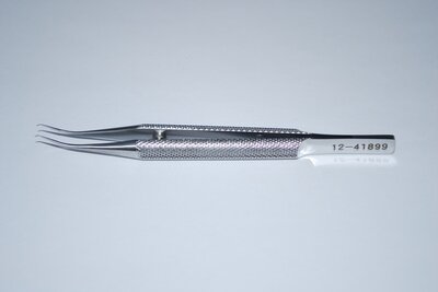 Girard Corn-Scelaral Forceps, w/Platform, Right Handed OL 105mm(4 1/8")