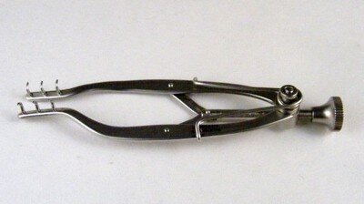 Stevenson Lacrimal Sac Retractor curved, 3mm teeth OL 85mm (3 3/8")