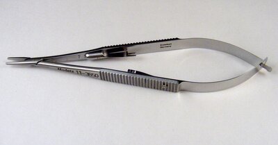 Castro Needle Holder Straight, w/lock, Flat Handle TW 1.5mm, OL 145mm(5 3/4")