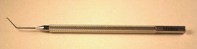 Rosen Phaco Splitter 45 Degree Interior Cutting Edge with BLUNT TIP, Angled 9mm from bend to tip, Round Knurled Handle, 114mm Overall Length, Stainless Steel