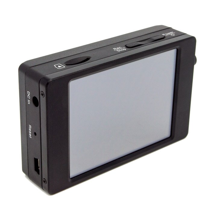The water resistant twist button camera offers an ultra secure connection to ensure the camera will not come unplugged. 